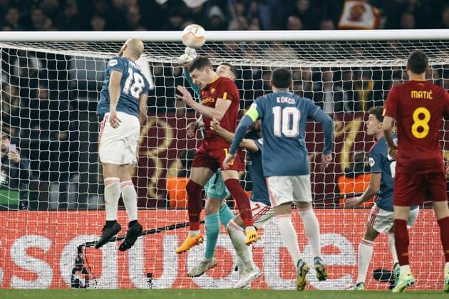 ROME - (l-r) Gernot Trauner of Feyenoord, Andrea Belotti of AS Roma, Feyenoord goalkeeper Justin Bijlow, Orkun Kokcu of Feyenoord during the UEFA Europa League quarterfinal match between AS Roma and Feyenoord at Stadio Olimpico Rome on April 20, 2023 in Rome, Italy. ANP MAURICE VAN STONE UEFA Europa League Quarter-finals, 2nd leg 2022 2023 xVIxANPxSportx xxANPxIVx 467501481 originalFilename: 467501481.jpg