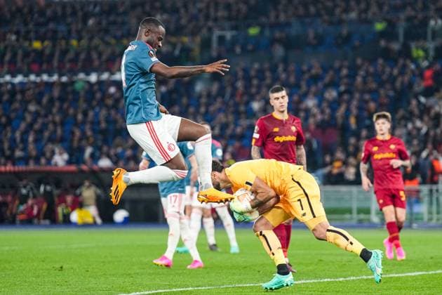 UEFA Europa League quarter final: AS Roma v Feyenoord Rome - Quilindschy Hartman of Feyenoord, AS Roma goalkeeper Rui Patricio during the match between AS Roma v Feyenoord at Stadio Olympico on 20 April 2023 in Rome, Italy. Copyright: xYannickxVerhoevenx