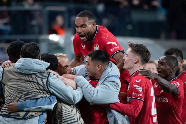 Jonathan Tah Bayer 04 Leverkusen, 04 , Mitchel Bakker Bayer 04 Leverkusen, 05 , Jeremie Frimpong Bayer 04 Leverkusen, 30 , Florian Wirtz Bayer 04 Leverkusen, 27 Moussa Diaby Bayer 04 Leverkusen, 19 and team cheer over goal to 0 3, BEL, Royal Union Saint Gilloise vs Bayer 04 Leverkusen, football UEFA Europa League, quarterfinal second leg, season 2022 2023, 20 04 2023 BEL, Royal Union Saint Gilloise vs Bayer 04 Leverkusen, football UEFA Europa League, quarterfinal second leg, season 2022 2023, 20 04 2023 Anderlecht Copyright: xEibner-Pressefoto Memmlerx EP_MMR
