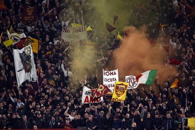 ROME - AS Roma fans celebrate the 1-0 during the UEFA Europa League quarterfinal match between AS Roma and Feyenoord at Stadio Olimpico Rome on April 20, 2023 in Rome, Italy. ANP MAURICE VAN STONE UEFA Europa League Quarter-finals, 2nd leg 2022 2023 xVIxANPxSportx xxANPxIVx 467502316 originalFilename: 467502316.jpg