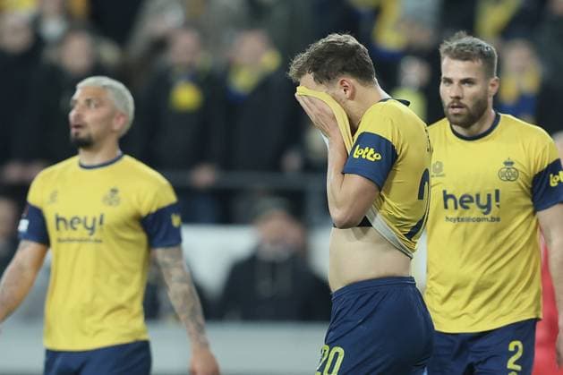 Union s players look dejected during a soccer match between Belgian Royale Union Saint-Gilloise and German Bayer 04 Leverkusen, Thursday 20 April 2023 in Anderlecht, Brussels, the return leg of the quarterfinals of the UEFA Europa League competition. The first leg ended in a 1-1 draw. BRUNOxFAHY  x65507015x