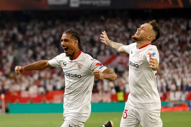 April 20, 2023, Seville, Spain: LOIC BADE of Sevilla (L) celebrates after scoring 2-0 during the Europa League Quarter-finals (2nd leg) soccer match between Sevilla FC and Manchester United, ManU at the Ramon Sanchez Pizjuan Stadium Seville Spain - ZUMAa142 20230420_zap_a142_008 Copyright: xDanielxGonzalezxAcunax