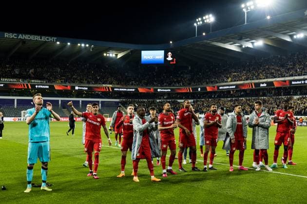 UEFA Europa League Quarterfinal Royale Union Saint Gilloise Bayer 04 Leverkusen The Bayer 04 Leverkusen players celebrate the victory and the entry into the semifinals with the accompanying fans UEFA Europa League Quarterfinal Royale Union Saint Gilloise Bayer 04 Leverkusen, Brussels, Anderlecht Stadium Copyright: xBEAUTIFULxSPORTS Wunderlx