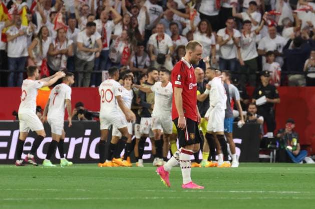 Christian Eriksen ( 14 - Manchester United, ManU sadness while Sevilla players celebrate a goal during Sevilla FC vs Manchester United, football Europa League match in Sevilla, Spain, April 20 2023  Copyright: xNicolaxMastronardi LiveMediax xix xLivexMediax 0 IPA_IPA37436781