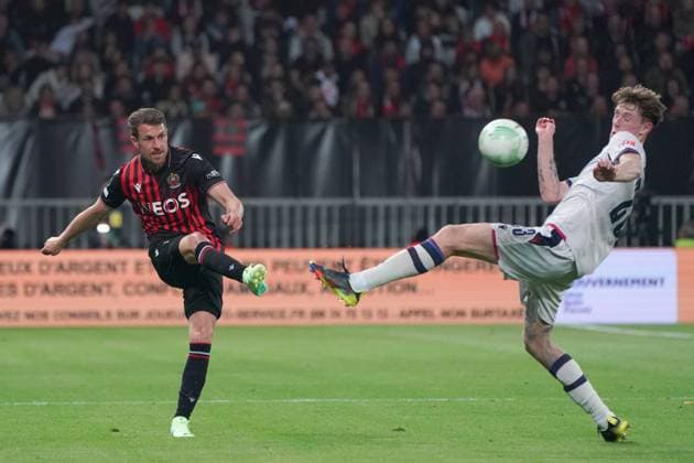 Fußball, ECL, OGC Nizza - FC Basel Aaron Ramsey (OGC Nice) - Wouter Burger (FC Bale) FOOTBALL : OGC Nice vs FC Bale - Quart de finale retour de Ligue Europa ConfÃ rence - Nice - 20 04 2023 NorbertScanella Panoramic 