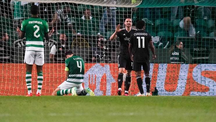 April 20, 2023, Lisbon, Lisbon, Portugal: Huge missed opportunity for SEBASTIoÂN COATES, of Sporting CP, to score during the 2023 UEFA Europa League second leg quarter-final match between Sporting CP and Juventus Torino at Joso Alvalade Stadium. Lisbon Portugal - ZUMAf151 20230420_zsp_f151_044 Copyright: xAlexandraxFechetex