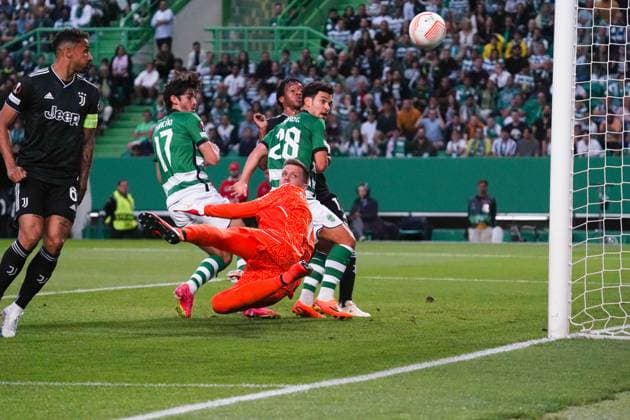 April 20, 2023, Lisbon, Lisbon, Portugal: FRANCISCO TRINCoÆ’O, of Sporting CP, has a shot on goal, but he can t beat goalkeeper WOJCIECH SZCZÄËœSNY, of Juventus Torino, during the 2023 UEFA Europa League second leg quarter-final match between Sporting CP and Juventus Torino at Joso Alvalade Stadium. Lisbon Portugal - ZUMAf151 20230420_zsp_f151_079 Copyright: xAlexandraxFechetex