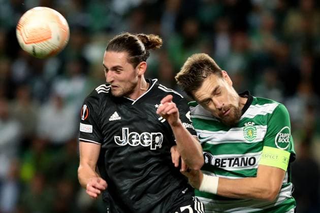(230421) -- LISBON, April 21, 2023 -- Adrien Rabiot (L) of Juventus vies with Sebastian Coates of Sporting CP during the UEFA Europa League quarterfinal second leg match between Sporting CP and Juventus FC at Alvalade stadium in Lisbon, Portugal, on April 20, 2023. (Photo by Pedro Fiuza Xinhua) (SP)PORTUGAL-LISBON-FOOTBALL-UEFA EUROPA LEAGUE-SPORTING CP VS JUVENTUS PetroxFiuza 