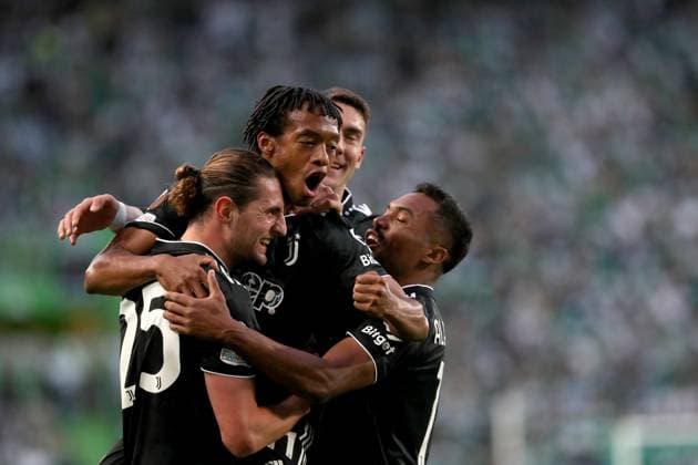 (230421) -- LISBON, April 21, 2023 -- Adrien Rabiot (1st L) of Juventus celebrates with teammates after scoring during the UEFA Europa League quarterfinal second leg match between Sporting CP and Juventus FC at Alvalade stadium in Lisbon, Portugal, on April 20, 2023. (Photo by Pedro Fiuza Xinhua) (SP)PORTUGAL-LISBON-FOOTBALL-UEFA EUROPA LEAGUE-SPORTING CP VS JUVENTUS PetroxFiuza 
