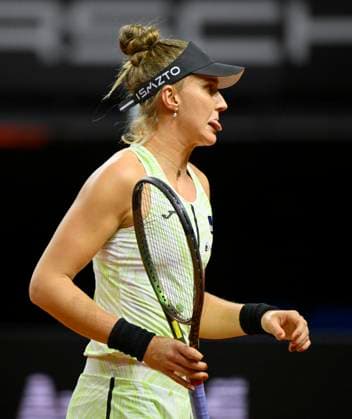 Beatriz Haddad Maia BRA sticks out tongue gestures tennis ladies Porsche Cup Porsche Tennis Grand Prix GP Stuttgart 2023 quarterfinals Porsche Arena 21 04 2022 DFL REGULATES PROHIBIT ANY USE OF PHOTOGRAPHS AS IMAGE SEQUENCES AND OR QUASI VIDEO Porsche Tennis Grand Prix GP Stuttgart 2023