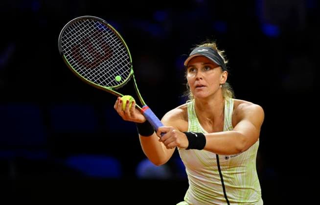 Beatriz Haddad Maia BRA action serve tennis women Porsche Cup Porsche Tennis Grand Prix GP Stuttgart 2023 quarterfinals Porsche Arena 21 04 2022 DFL REGULATES PROHIBIT ANY USE OF PHOTOGRAPHS AS IMAGE SEQUENCES AND OR QUASI VIDEO Porsche Tennis Grand Prix GP Stuttgart 2023
