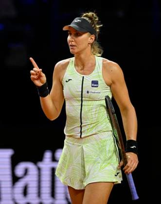 Beatriz Haddad Maia BRA gesture gesture tennis ladies Porsche Cup Porsche Tennis Grand Prix GP Stuttgart 2023 quarterfinals Porsche Arena 21 04 2022 DFL REGULATES PROHIBIT ANY USE OF PHOTOGRAPHS AS IMAGE SEQUENCES AND OR QUASI VIDEO Porsche Tennis Grand Prix GP Stuttgart 2023