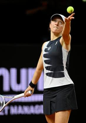 Iga Swiatek POL Action Serve Tennis Women Porsche Cup Porsche Tennis Grand Prix GP Stuttgart 2023 Quarterfinals Porsche Arena 21 04 2022 DFL REGULATES PROHIBIT ANY USE OF PHOTOGRAPHS AS IMAGE SEQUENCES AND OR QUASI VIDEO Porsche Tennis Grand Prix GP Stuttgart 2023