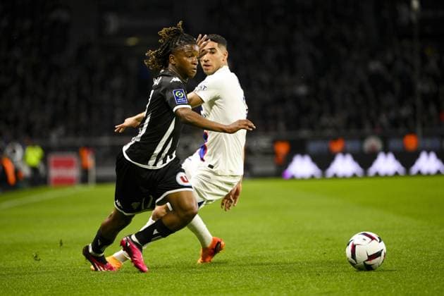 Achraf Hakimi (PSG) vs Ibrahim Amadou (Angers) FOOTBALL : Angers vs PSG - Ligue1 - 21 04 2023 JBAutissier Panoramic 