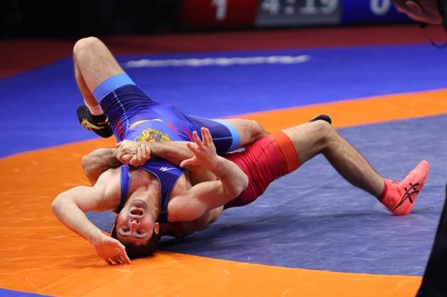 Bilder des Jahres 2023, Sport 04 April Sport Themen der Woche KW16 Sport Bilder des Tages Zagreb, 22.04.2023. - Wrestling Senior European Championships, Zagreb 2023. Greco-Roman - Seniors - 77 kg - Final 1-2. SRB - Viktor NEMES (r) vs. ARM - Malkhas AMOYAN (b) Senior European Championships - Apr 2023, Zagreb 