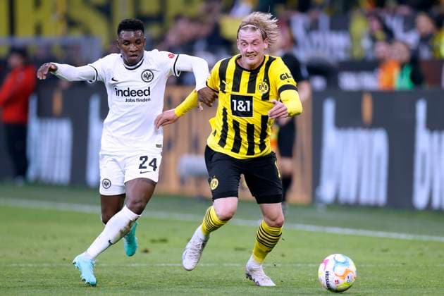 Sport Bilder des Tages BRANDT Julian Team BVB mit ULINEIA BUTA Bundesliga DFL Saison 2022 - 2023 BL Spiel BVB - Eintracht Frankfurt 4 : 0 am 22. 04. 2023 in Dortmund DFL REGULATIONS PROHIBIT ANY USE OF PHOTOGRAPHS as IMAGE SEQUENCES and or QUASI-VIDEO *** BRANDT Julian Team BVB with ULINEIA BUTA Bundesliga DFL season 2022 2023 BL match BVB Eintracht Frankfurt 4 0 on 22 04 2023 in Dortmund DFL REGULATES PROHIBIT ANY USE OF PHOTOGRAPHS as IMAGE SEQUENCES and or QUASI VIDEO Copyright: xLacixPerenyix