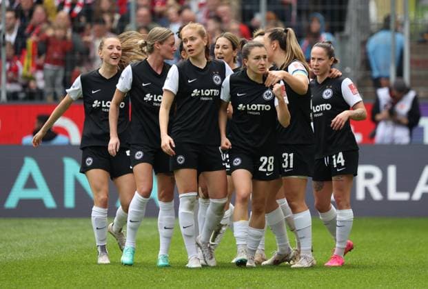 Goal celebration 0 1 Barbara Dunst SBU , Tanja Pawollek SBU , Geraldine Reuteler SBU , 1 FC Köln Eintracht Frankfurt, Flyeralarm Frauen Bundesliga, 18 Spieltag, Rhein Energie Stadion Köln, Germany, 18 03 2023
