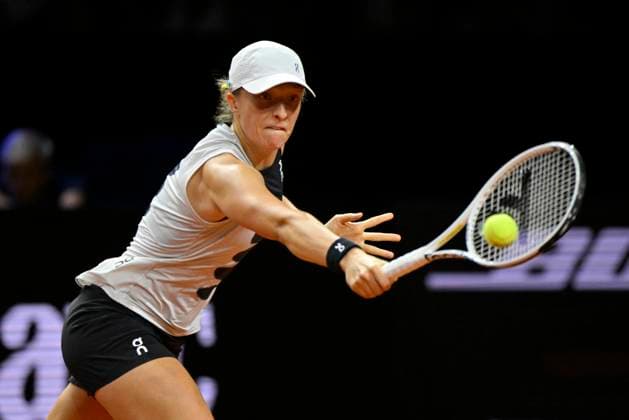 Iga Swiatek POL Action Tennis Women Porsche Cup Porsche Tennis Grand Prix GP Stuttgart 2023 Final Porsche Arena 23 04 2022 DFL REGULATES PROHIBIT ANY USE OF PHOTOGRAPHS AS IMAGE SEQUENCES AND OR QUASI VIDEO Porsche Tennis Grand Prix GP Stuttgart 2023