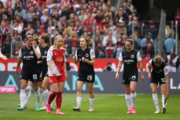 Goal celebration 0 1 Barbara Dunst SBU , Tanja Pawollek SBU , Geraldine Reuteler SBU , 1 FC Köln Eintracht Frankfurt, Flyeralarm Frauen Bundesliga, 18 Spieltag, Rhein Energie Stadion Köln, Germany, 18 03 2023