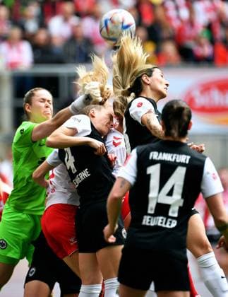 Football, Women Bundesliga, Germany, Men, Season 2022 2023, Rhein Energie Stadion Köln, 1 FC Köln Eintracht Frankfurt Stina Johannes SGE , Sophia Kleinherne SGE Action DFB DFL REGULATES PROHIBIT ANY USE OF PHOTOGRAPHS AS IMAGE SEQUENCES AND OR QUASI VIDEO