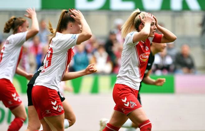Football, Women Bundesliga, Germany, Men, Season 2022 2023, Rhein Energie Stadion Köln, 1 FC Köln Eintracht Frankfurt Mandy Islacker FC disappointed after missed goal chance disappointment, frustration, action DFB DFL REGULATES PROHIBIT ANY USE OF PHOTOGRAPHS AS IMAGE SEQUENCES AND OR QUASI VIDEO