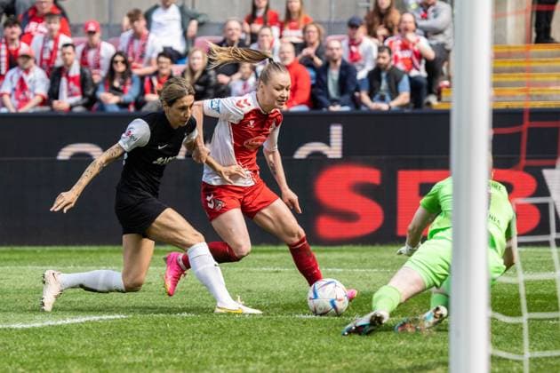 GER, 1 FFBL, 1 FC Koeln vs Eintracht Frankfurt 23 04 2023, RheinEnergieSTADION, Koeln, GER, 1 FFBL, 1 FC Koeln vs Eintracht Frankfurt in picture shows duel between Sara Doorsoun Eintracht Frankfurt, 33 Weronika Zawistowska 1 FC Koeln, 24 nordphotoxGmbHx xChristianxSchulze nph000300