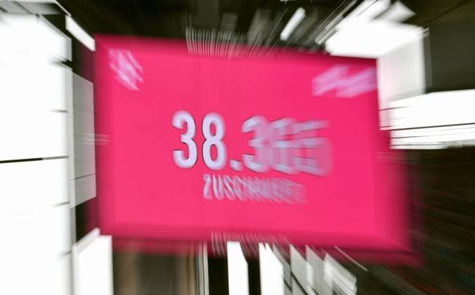 Football, Womens Bundesliga, Germany, Men, Season 2022 2023, Rhein Energie Stadion Köln, 1 FC Köln Eintracht Frankfurt Spectator Record in Womens Bundesliga Feature, Symbol, Symbolic Image, Single Image DFB DFL REGULATES PROHIBIT ANY USE OF PHOTOGRAPHS AS IMAGE SEQUENCES AND OR QUASI VIDEO