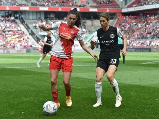23 04 2023, Cologne, Germany, Rhein Energie Stadium, 1 FC Koeln vs Eintracht Frankfurt Frauen Bundesliga, Manjou Wilde 1 FC Koeln and Sara Doorsoun Eintracht Frankfurt in duel Foto Ralf Treese, Ralf Treese DFB DFL REGULATIONS PROHIBIT ANY USE OF PHOTOGRAPHS AS IMAGE SEQUENCES AND OR QUASI VIDEO Cologne Rhein Energie Stadium North Rhine Westphalia Germany  521_KOESGE20230423_033 Treese-521