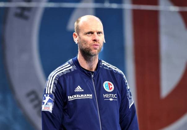 22 04 2023 Handball 1 Bundesliga LIQUI MOLY HBL Season 2022 2023 20 Matchday HC Erlangen Nuremberg Metropolitan Region HCE GWD Minden DaMa Olafur Stefansson Co Trainer HC Erlangen HCE thoughtfully concentrated before the start of the match