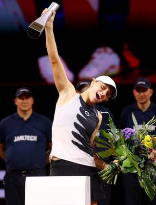 23 04 2023, Germany, Stuttgart, Porsche Tennis Grand Prix 2023 final, Iga Swiatek POL jubilates over victory at award ceremony