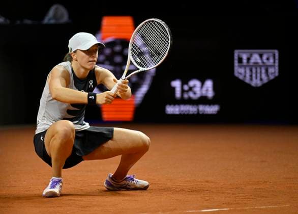 Iga Swiatek POL Action Tennis Women Porsche Cup Porsche Tennis Grand Prix GP Stuttgart 2023 Final Porsche Arena 23 04 2022 DFL REGULATES PROHIBIT ANY USE OF PHOTOGRAPHS AS IMAGE SEQUENCES AND OR QUASI VIDEO Porsche Tennis Grand Prix GP Stuttgart 2023