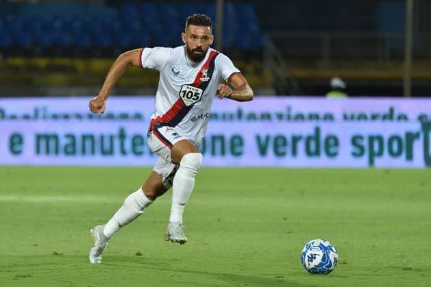 Italian soccer Serie B match - AC Pisa vs Genoa CFC Marko Pajac (Genoa) during AC Pisa vs Genoa CFC, Italian soccer Serie B match in Pisa, Italy, August 28 2022 Pisa Arena Garibaldi Italy Copyright: xGabrielexMasottix xLiveMediax
