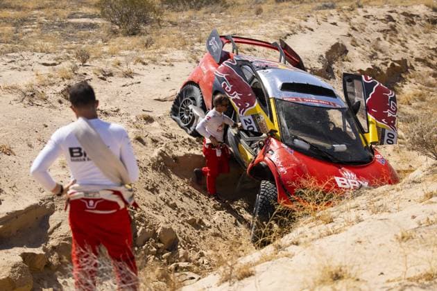 200 LOEB SÃ bastien (fra), LURQUIN Fabian (bel), Bahrain Raid Xtreme, Prodrive Hunter, FIA W2RC, crash, accident, during the Stage 3 of the Sonora Rally 2023, 3rd round of the 2023 World Rally-Raid Championship, around Penasco on April 26th, 2023 in Penasco, Mexico - AUTO - W2RC - SONORA RALLY 2023 DPPI Panoramic 05323003__DE_8324