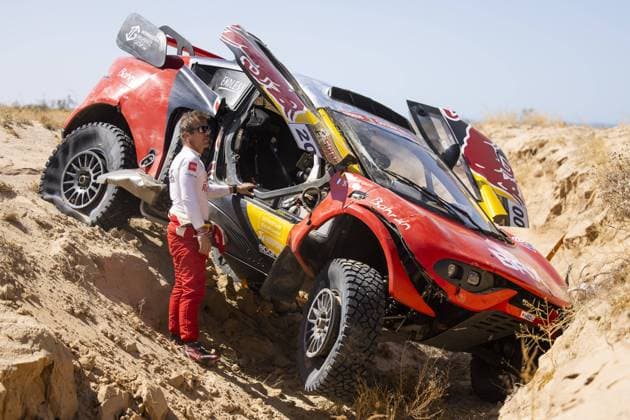 200 LOEB SÃ bastien (fra), LURQUIN Fabian (bel), Bahrain Raid Xtreme, Prodrive Hunter, FIA W2RC, crash, accident, during the Stage 3 of the Sonora Rally 2023, 3rd round of the 2023 World Rally-Raid Championship, around Penasco on April 26th, 2023 in Penasco, Mexico - AUTO - W2RC - SONORA RALLY 2023 DPPI Panoramic  05323003__DE_8340