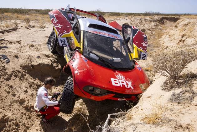 200 LOEB SÃ bastien (fra), LURQUIN Fabian (bel), Bahrain Raid Xtreme, Prodrive Hunter, FIA W2RC, crash, accident, during the Stage 3 of the Sonora Rally 2023, 3rd round of the 2023 World Rally-Raid Championship, around Penasco on April 26th, 2023 in Penasco, Mexico - AUTO - W2RC - SONORA RALLY 2023 DPPI Panoramic  05323003__DE_6199