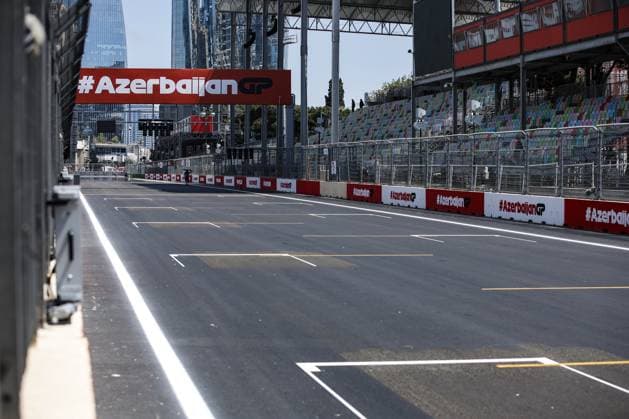 Baku circuit starting grid, grille de depart, during the Formula 1 Azerbaijan Grand Prix 2023, 4th round of the 2023 Formula One World Championship, WM, Weltmeisterschaft from April 28 to 30, 2023 on the Baku City Circuit, in Baku, Azerbaijan - F1 - AZERBAIJAN GRAND PRIX 2023 DPPI Panoramic  _R3_4166