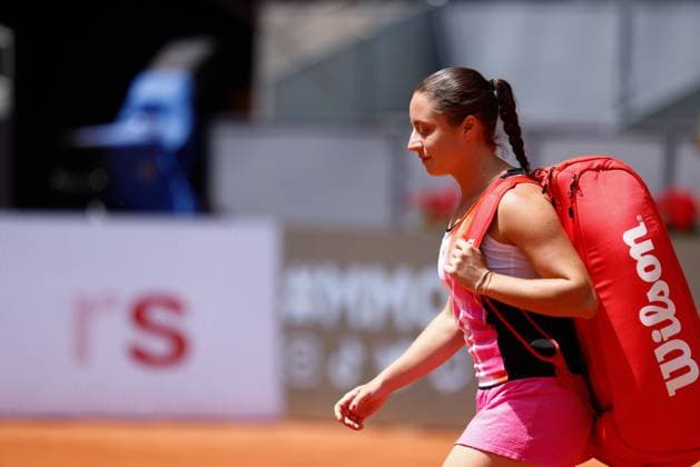 April 27, 2023, MADRID, MADRID, SPAIN: Elisabetta Cocciaretto of Italy in action against Paula Badosa of Spain during the Mutua Madrid Open 2023 celebrated at Caja Magica on March 27, 2023 in Madrid, Spain. MADRID SPAIN - ZUMAa181 20230427_zaa_a181_097 Copyright: xOscarxJ.xBarrosox