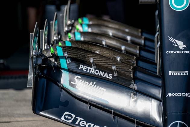 Sport Bilder des Tages BAKU, AZERBAIJAN: Lewis Hamilton, racing for the Mercedes F1 team during the 2023 Formula 1 Azerbaijan Grand Prix at the Baku City Circuit in Baku, Azerbaijan