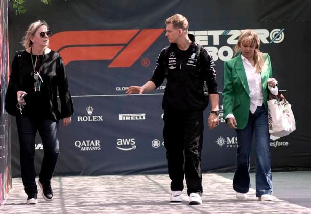 SCHUMACHER Mick F1 Team Mercedes with mother CORINNA and manager KEHM Sabine FIA F1 season 2023 GP Azerbaijan F1 GP Baku 2023 in Azerbaijan on 27 04 2023 in Baku Copyright: xJerryxAndrex