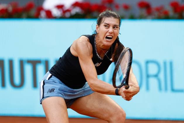 April 27, 2023, MADRID, MADRID, SPAIN: Sorana Cirstea of Romania in action against Aryna Sabalenka of Belarus during the Mutua Madrid Open 2023 celebrated at Caja Magica on Abril 27, 2023 in Madrid, Spain. MADRID SPAIN - ZUMAa181 20230427_zaa_a181_275 Copyright: xOscarxJ.xBarrosox