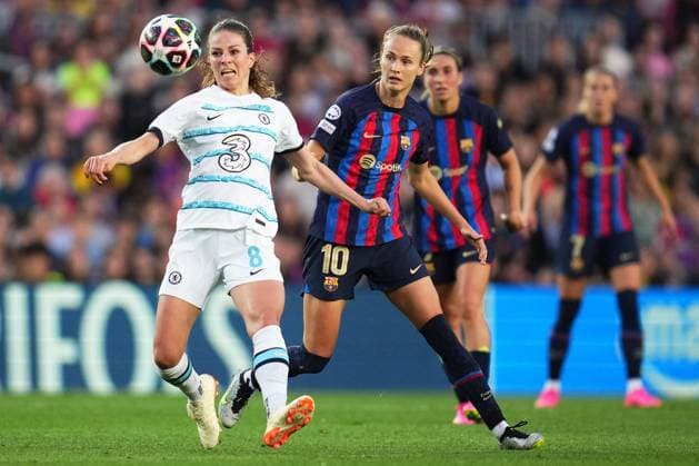 ESP: FC Barcelona, Barca Chelsea FC. UEFA Womens Champions League Melanie Leupolz of Chelsea FC and Caroline Graham Hansen of FC Barcelona during the UEFA Womens Champions League match, Semi-Finals, 2nd leg between FC Barcelona v Chelsea FC played at Spotify Camp Nou Stadium on April 27, 2023 in Barcelona, Spain. kpng Copyright: xColasxBuerax xPRESSINx PS_230427_200