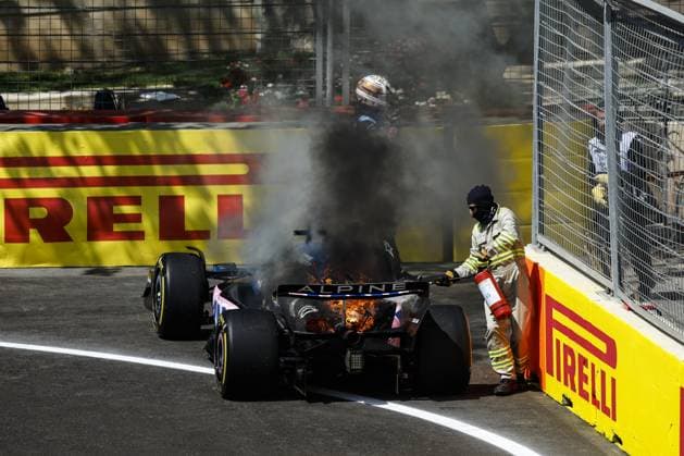 10 GASLY Pierre (fra), Alpine F1 Team A523, action engine crash, accident, during the Formula 1 Azerbaijan Grand Prix 2023, 4th round of the 2023 Formula One World Championship, WM, Weltmeisterschaft from April 28 to 30, 2023 on the Baku City Circuit, in Baku, Azerbaijan - F1 - AZERBAIJAN GRAND PRIX 2023 DPPI Panoramic 00122008__R3_6060