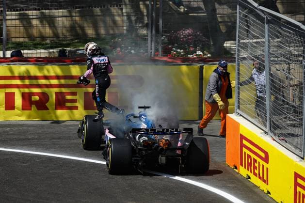 10 GASLY Pierre (fra), Alpine F1 Team A523, action engine crash, accident, during the Formula 1 Azerbaijan Grand Prix 2023, 4th round of the 2023 Formula One World Championship, WM, Weltmeisterschaft from April 28 to 30, 2023 on the Baku City Circuit, in Baku, Azerbaijan - F1 - AZERBAIJAN GRAND PRIX 2023 DPPI Panoramic 00122008__R3_6052