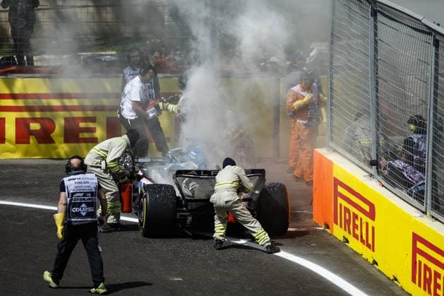 10 GASLY Pierre (fra), Alpine F1 Team A523, action engine crash, accident, during the Formula 1 Azerbaijan Grand Prix 2023, 4th round of the 2023 Formula One World Championship, WM, Weltmeisterschaft from April 28 to 30, 2023 on the Baku City Circuit, in Baku, Azerbaijan - F1 - AZERBAIJAN GRAND PRIX 2023 DPPI Panoramic 00122008__R3_6145