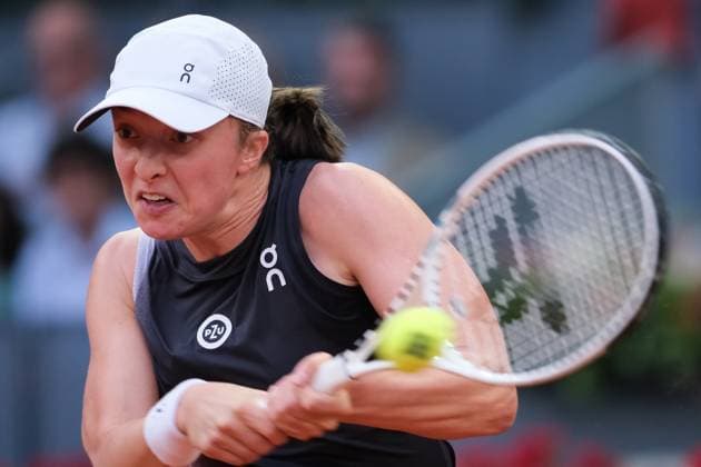 April 28, 2023, Madrid, Spain: IGA SWIATEK of Poland plays against Julia Grabher of Austria during the second round on Day Five of the Mutua Madrid Open at La Caja Magica in Madrid. Swiatek won the match 6-3, 6-2. Madrid Spain - ZUMAs197 20230428_zaa_s197_109 Copyright: xAtilanoxGarciax