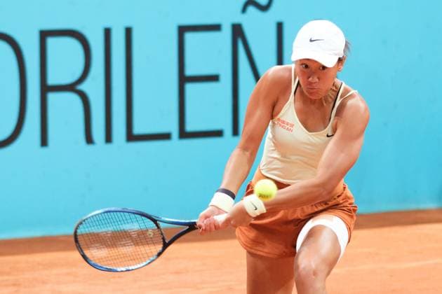 (230429) -- MADRID, April 29, 2023 -- Wang Xiyu of China competes during the women s singles round of 64 match between Wang Xiyu of China and Bianca Andreescu of Canada at the Madrid Open tennis tournament in Madrid, Spain, April 28, 2023. ) (SP)SPAIN-MADRID-TENNIS-MADRID OPEN-WOMEN S SINGLES MengxDingbo 