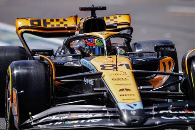 81 PIASTRI Oscar (aus), McLaren F1 Team MCL60, action during the Formula 1 Azerbaijan Grand Prix 2023, 4th round of the 2023 Formula One World Championship, WM, Weltmeisterschaft from April 28 to 30, 2023 on the Baku City Circuit, in Baku, Azerbaijan - F1 - AZERBAIJAN GRAND PRIX 2023 DPPI Panoramic  00122008__R5_0291_1