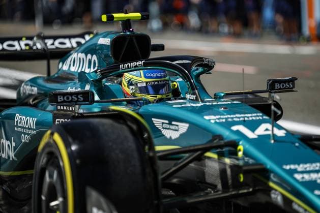 14 ALONSO Fernando (spa), Aston Martin F1 Team AMR23, action during the Formula 1 Azerbaijan Grand Prix 2023, 4th round of the 2023 Formula One World Championship, WM, Weltmeisterschaft from April 28 to 30, 2023 on the Baku City Circuit, in Baku, Azerbaijan - F1 - AZERBAIJAN GRAND PRIX 2023 DPPI Panoramic  00122008__R3_0265
