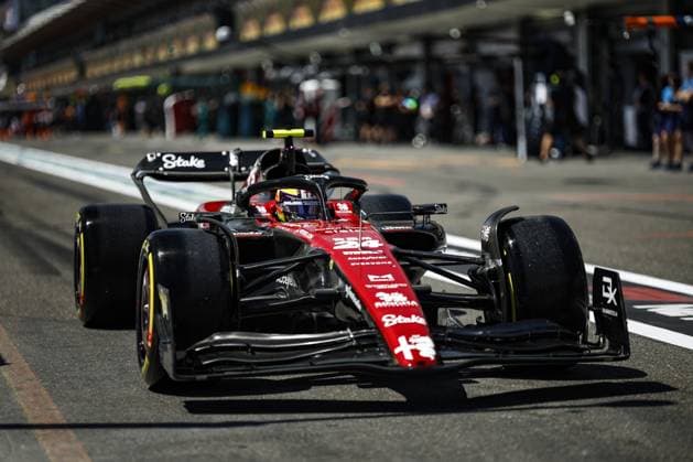 24 ZHOU Guanyu (chi), Alfa Romeo F1 Team Stake C43, action during the Formula 1 Azerbaijan Grand Prix 2023, 4th round of the 2023 Formula One World Championship, WM, Weltmeisterschaft from April 28 to 30, 2023 on the Baku City Circuit, in Baku, Azerbaijan - F1 - AZERBAIJAN GRAND PRIX 2023 DPPI Panoramic  00122008__R3_0284