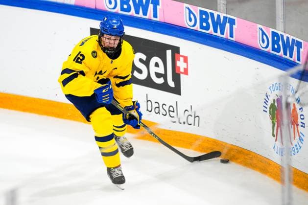 BASEL, SWITZERLAND APRIL 29 Noah Dower Nilsson of Sweden in action during the semi final of U18 Ice Hockey World Championship match between Sweden and Canada at St Jakob Park on April 29, 2023 in Basel, Switzerland Basel St Jakob Park Basel Stadt Switzerland  Copyright: xJustPictures.ch JarixPestelaccix